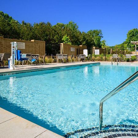 Courtyard By Marriott Raleigh Cary Crossroads Hotel Exterior foto