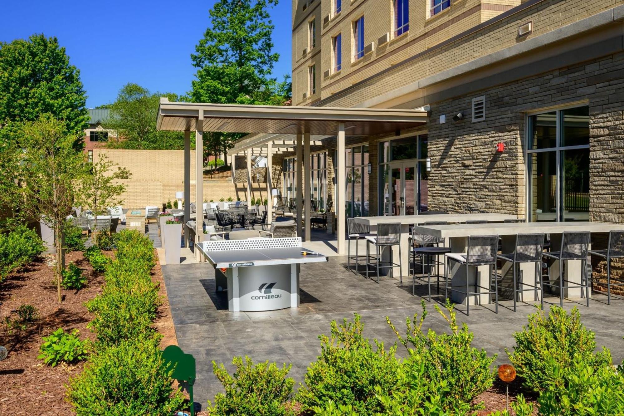 Courtyard By Marriott Raleigh Cary Crossroads Hotel Exterior foto